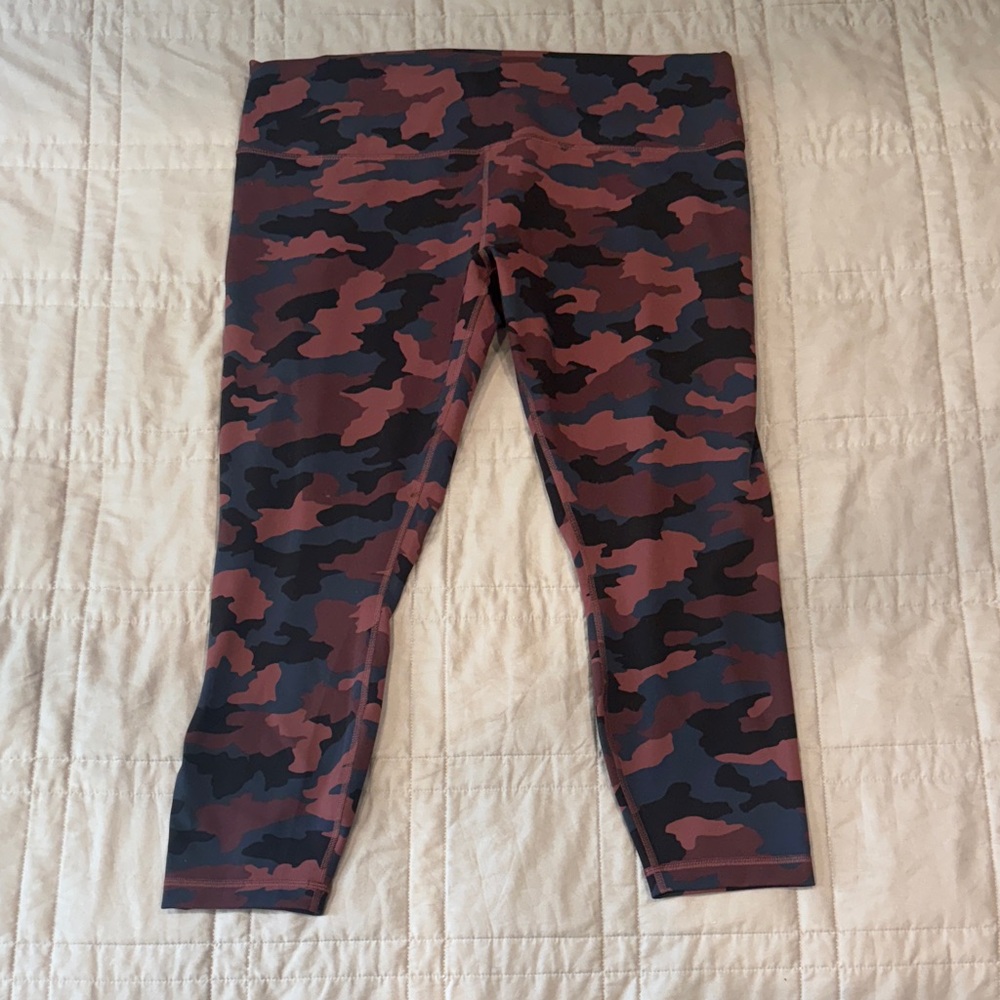 Lululemon Athletica Camouflage wunder under tight/Leggings | NWOT